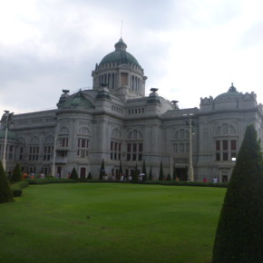 バンコク路線バスの旅②　アナンタ・サマコム宮殿、ウィマンメーク宮殿